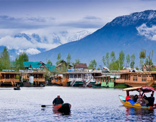 Amritsar to Kashmir Tempo Traveller